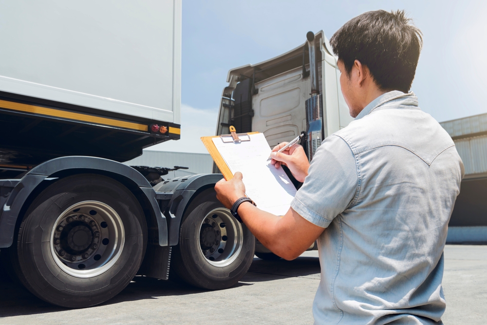 Truck,Driver,Holding,Clipboard,Is,Checking,The,Truck's,Safety,Maintenance