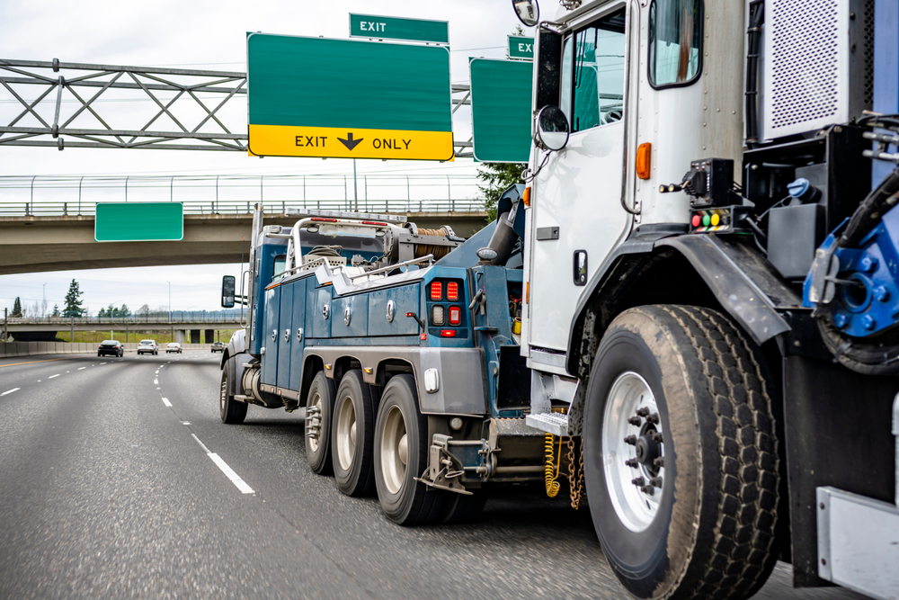 Blue,Big,Rig,Industrial,Powerful,Tow,Semi,Truck,Towing,Broken