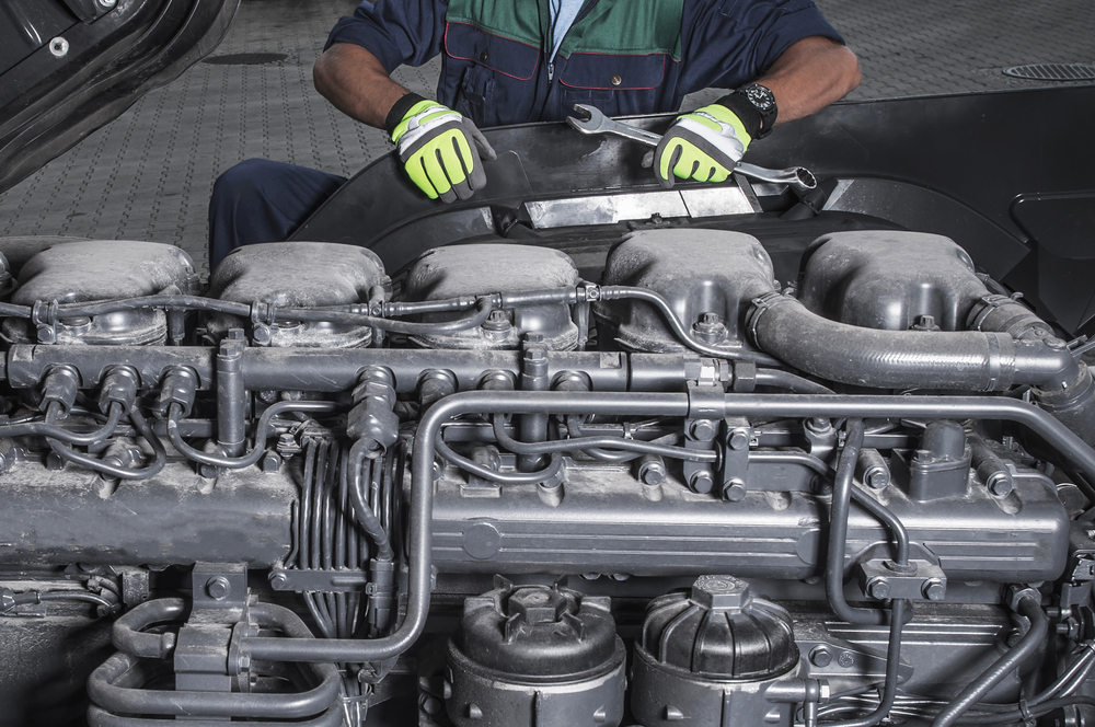 Heavy,Duty,Truck,Diesel,Engines,Technician,Maintain,Scheduled,Service,Staying